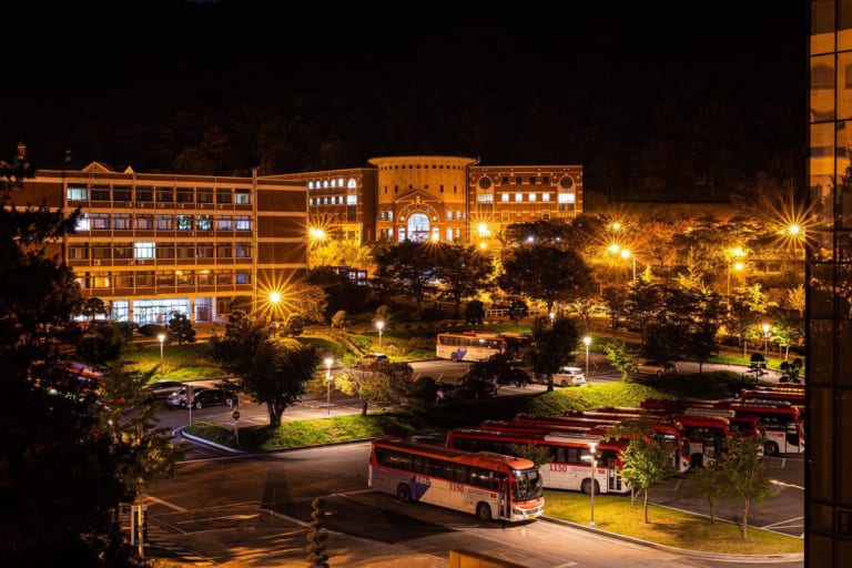 Đại học Ngoại ngữ Hàn Quốc về đêm