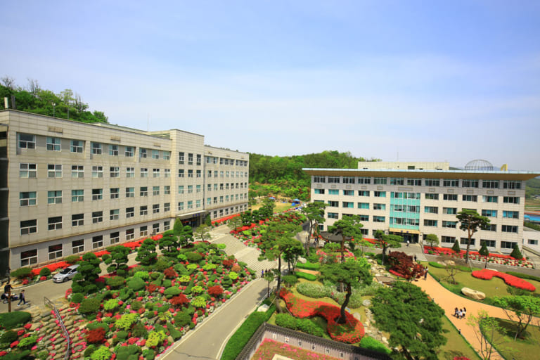 khuôn viên trường Đại học Seojeong